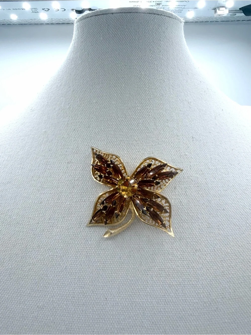 Vintage Amber Golden Brown Crystal Gold Tone Leaf Brooch Pin Woman’s Jewelry